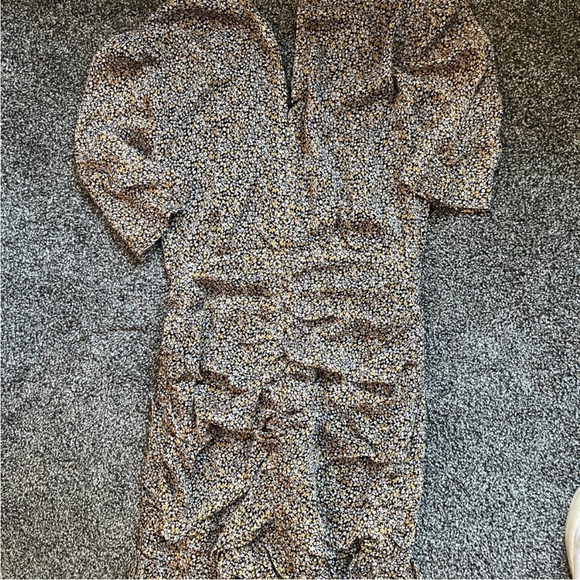 NEW ASTR the label shirred bottom black floral minidress - Picture 6 of 9